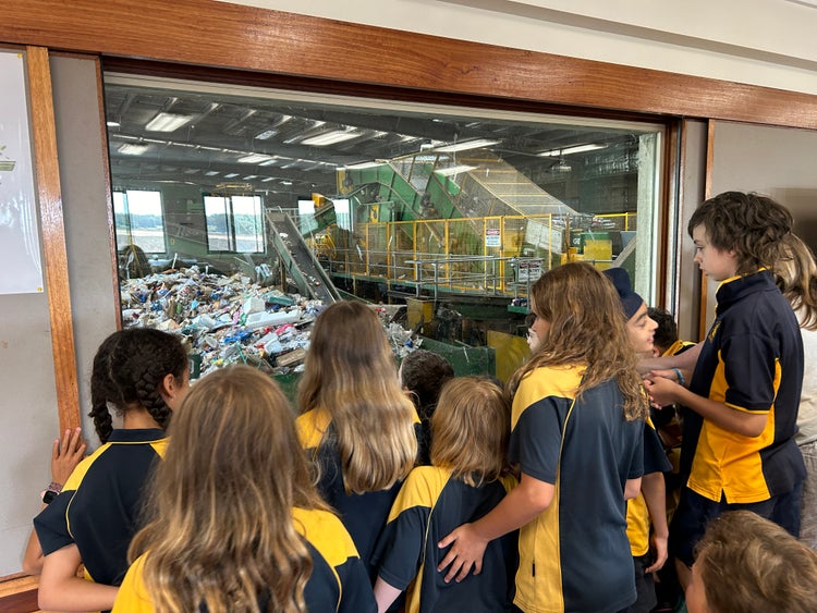 Year 3-6 students on an excursion to the Coffs Recycling Centre as part of their Oz-Green learning